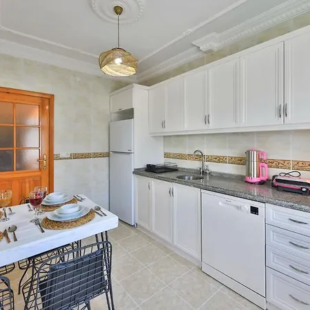 Merkezde Mert Apart Apartament Kaş